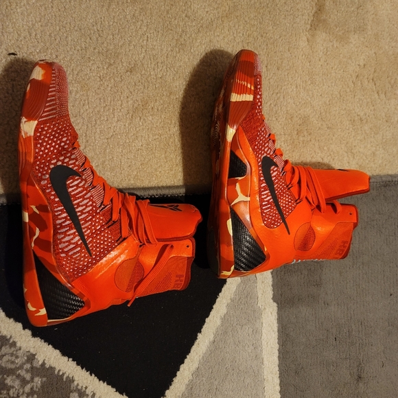 Kobe 9 Elite Christmas - Picture 5 of 6